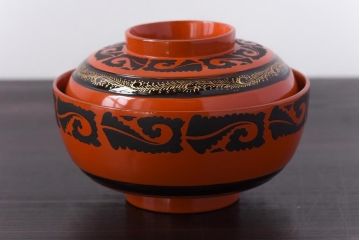 和製アンティーク　沈金蒔絵　波模様がユニークな蓋付き木製椀(漆器、和食器)5客セット(2)