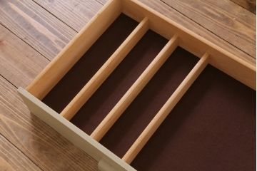 ヴィンテージ家具　北欧ビンテージ　ナチュラルテイストにぴったりなペイントサイドボード(リビングボード)