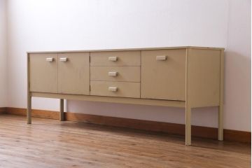 ヴィンテージ家具　北欧ビンテージ　ナチュラルテイストにぴったりなペイントサイドボード(リビングボード)