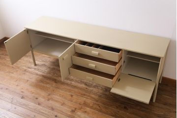 ヴィンテージ家具　北欧ビンテージ　ナチュラルテイストにぴったりなペイントサイドボード(リビングボード)