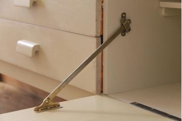 ヴィンテージ家具　北欧ビンテージ　ナチュラルテイストにぴったりなペイントサイドボード(リビングボード)