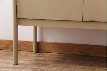 ヴィンテージ家具　北欧ビンテージ　ナチュラルテイストにぴったりなペイントサイドボード(リビングボード)