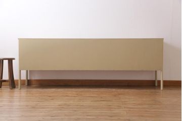 ヴィンテージ家具　北欧ビンテージ　ナチュラルテイストにぴったりなペイントサイドボード(リビングボード)