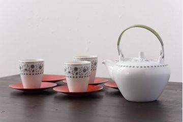 アンティーク雑貨　昭和期　日本陶器・ノリタケ(則武)　箱付き　洋モダンなデザインの茶器4客セット