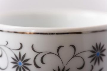 アンティーク雑貨　昭和期　日本陶器・ノリタケ(則武)　箱付き　洋モダンなデザインの茶器4客セット