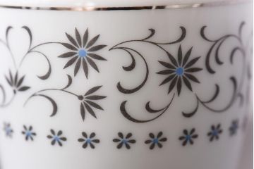 アンティーク雑貨　昭和期　日本陶器・ノリタケ(則武)　箱付き　洋モダンなデザインの茶器4客セット