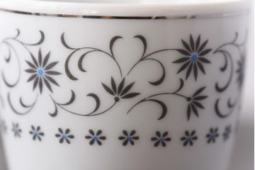 アンティーク雑貨　昭和期　日本陶器・ノリタケ(則武)　箱付き　洋モダンなデザインの茶器4客セット