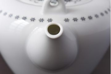 アンティーク雑貨　昭和期　日本陶器・ノリタケ(則武)　箱付き　洋モダンなデザインの茶器4客セット