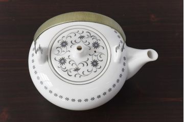 アンティーク雑貨　昭和期　日本陶器・ノリタケ(則武)　箱付き　洋モダンなデザインの茶器4客セット