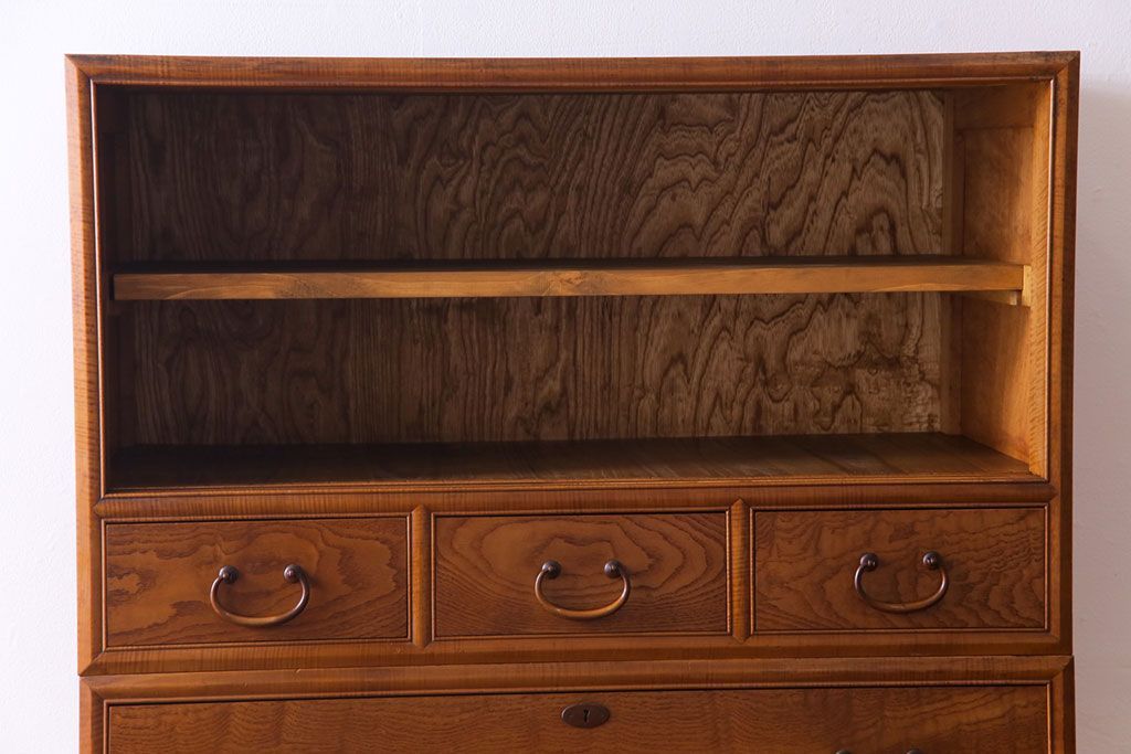 アンティーク家具　和製アンティーク　銅金具　ケヤキ・栃の木　玉杢と縮杢が目を引く上質な重ね箪笥(衣装箪笥)