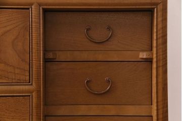 アンティーク家具　和製アンティーク　銅金具　ケヤキ・栃の木　玉杢と縮杢が目を引く上質な重ね箪笥(衣装箪笥)