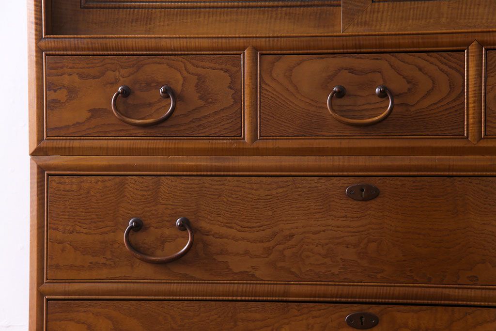 アンティーク家具　和製アンティーク　銅金具　ケヤキ・栃の木　玉杢と縮杢が目を引く上質な重ね箪笥(衣装箪笥)