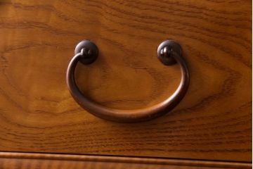 アンティーク家具　和製アンティーク　銅金具　ケヤキ・栃の木　玉杢と縮杢が目を引く上質な重ね箪笥(衣装箪笥)