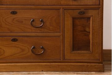 アンティーク家具　和製アンティーク　銅金具　ケヤキ・栃の木　玉杢と縮杢が目を引く上質な重ね箪笥(衣装箪笥)