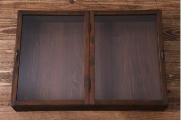 アンティーク雑貨　昭和レトロ　落ち着いた色合いが魅力の木製コレクションケース(ガラスケース・収納箱)(1)