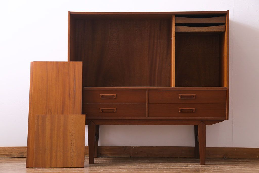 ビンテージ家具　北欧ヴィンテージ　チーク材　コンパクトに使えるシンプルなサイドボード(収納棚、ダイニングボード)