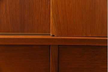 ビンテージ家具　北欧ヴィンテージ　チーク材　コンパクトに使えるシンプルなサイドボード(収納棚、ダイニングボード)