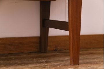 ビンテージ家具　北欧ヴィンテージ　チーク材　コンパクトに使えるシンプルなサイドボード(収納棚、ダイニングボード)