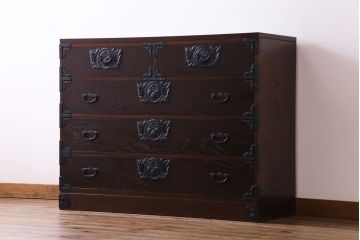 中古　前面ケヤキ材　深い色味が落ち着いた雰囲気を醸し出す仙台箪笥(衣装箪笥、整理箪笥、引き出し)
