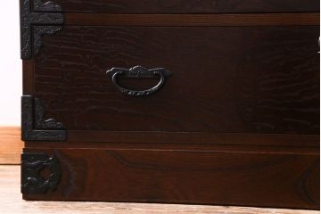 中古　前面ケヤキ材　深い色味が落ち着いた雰囲気を醸し出す仙台箪笥(衣装箪笥、整理箪笥、引き出し)