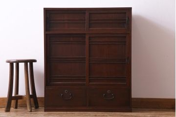 レトロ家具　昭和レトロ　引き戸の横桟がアクセントの味わいある戸棚(収納棚)