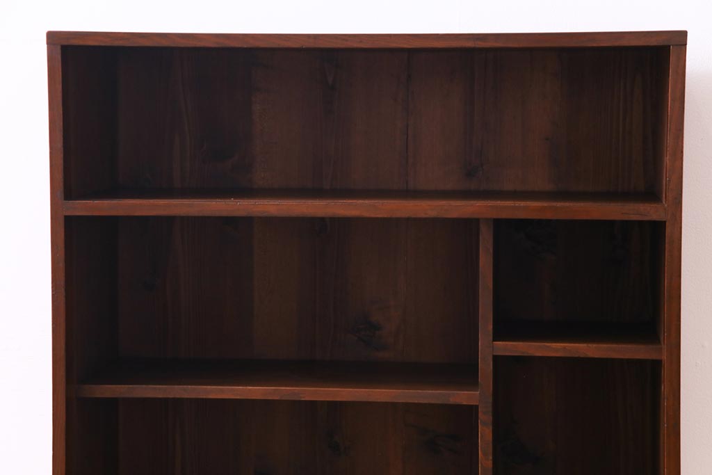 レトロ家具　昭和レトロ　引き戸の横桟がアクセントの味わいある戸棚(収納棚)