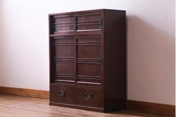 レトロ家具　昭和レトロ　引き戸の横桟がアクセントの味わいある戸棚(収納棚)