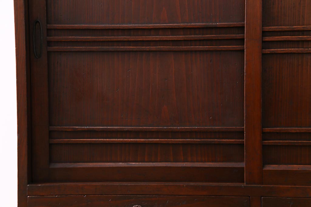 レトロ家具　昭和レトロ　引き戸の横桟がアクセントの味わいある戸棚(収納棚)