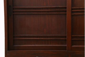 レトロ家具　昭和レトロ　引き戸の横桟がアクセントの味わいある戸棚(収納棚)