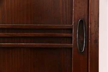 レトロ家具　昭和レトロ　引き戸の横桟がアクセントの味わいある戸棚(収納棚)