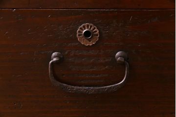 レトロ家具　昭和レトロ　引き戸の横桟がアクセントの味わいある戸棚(収納棚)