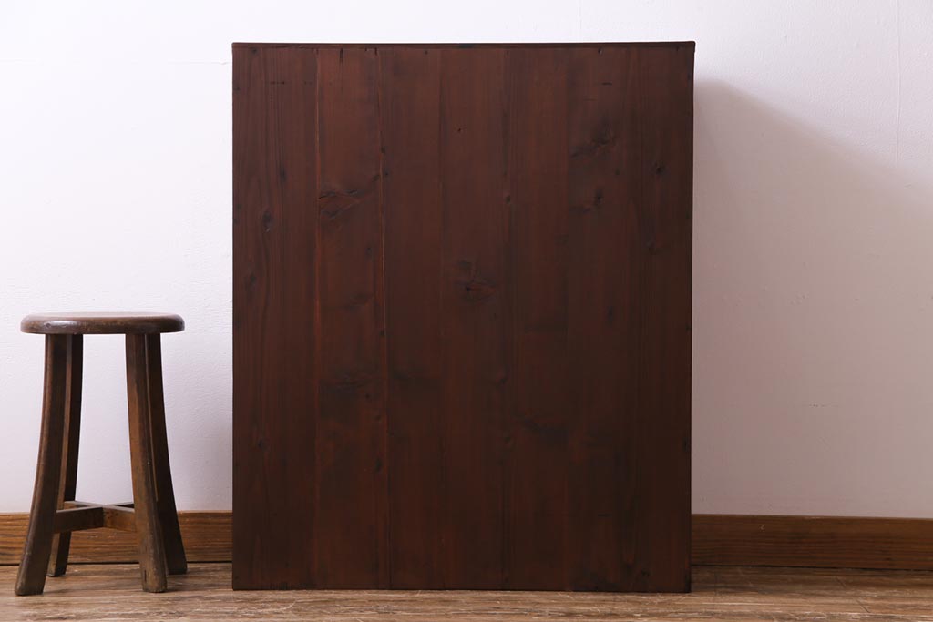 レトロ家具　昭和レトロ　引き戸の横桟がアクセントの味わいある戸棚(収納棚)