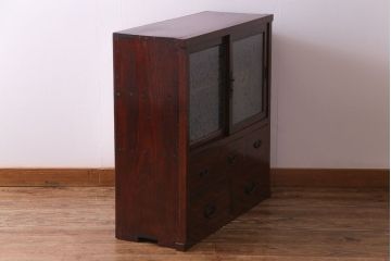 アンティーク家具　和製アンティーク　漆塗り　結霜ガラス入り　杢目が目を引く前面ケヤキ材の戸棚(収納棚、キャビネット)