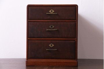 アンティーク家具　和製アンティーク　楠材　漆塗り　艶やかな質感が魅力的な上手物の小引き出し
