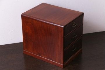 アンティーク家具　和製アンティーク　楠材　漆塗り　艶やかな質感が魅力的な上手物の小引き出し