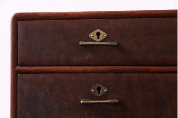 アンティーク家具　和製アンティーク　楠材　漆塗り　艶やかな質感が魅力的な上手物の小引き出し