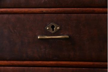 アンティーク家具　和製アンティーク　楠材　漆塗り　艶やかな質感が魅力的な上手物の小引き出し