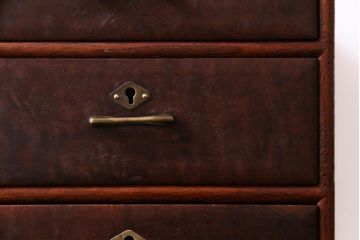 アンティーク家具　和製アンティーク　楠材　漆塗り　艶やかな質感が魅力的な上手物の小引き出し