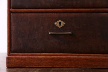アンティーク家具　和製アンティーク　楠材　漆塗り　艶やかな質感が魅力的な上手物の小引き出し