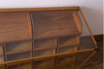 レトロ家具　イギリスアンティーク　4面ガラス　レトロな趣きのシャツケース(ガラスケース、ショーケース)