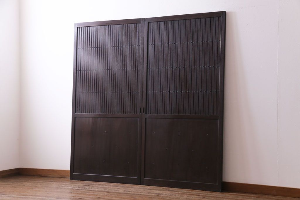 和製アンティーク　ヒノキ材　洗練された和モダンの空間におすすめの平格子戸2枚セット　(R-031280)