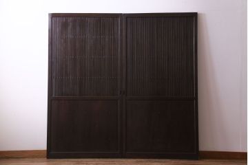 和製アンティーク　ヒノキ材　洗練された和モダンの空間におすすめの平格子戸2枚セット　(R-031280)