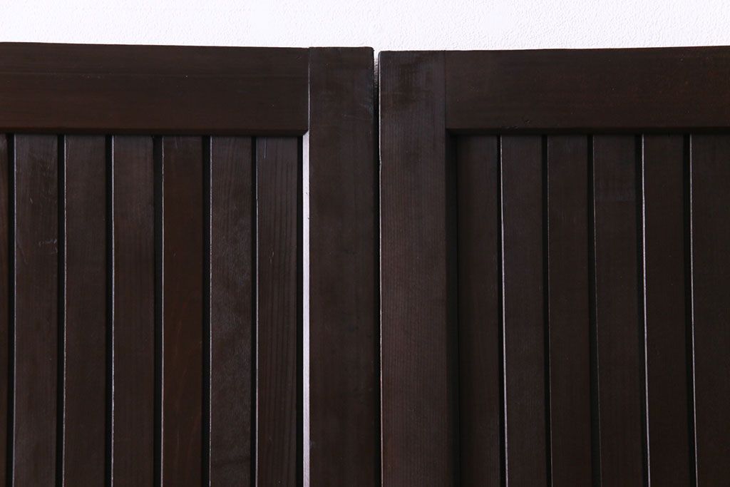 和製アンティーク　ヒノキ材　洗練された和モダンの空間におすすめの平格子戸2枚セット　(R-031280)