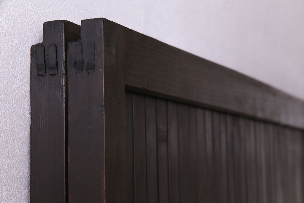 和製アンティーク　ヒノキ材　洗練された和モダンの空間におすすめの平格子戸2枚セット　(R-031280)