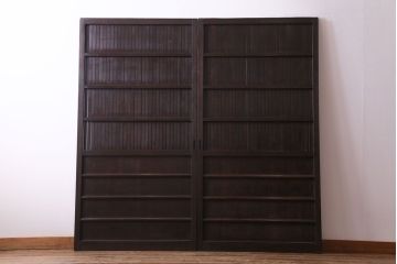 和製アンティーク　ヒノキ材　洗練された和モダンの空間におすすめの平格子戸2枚セット　(R-031280)