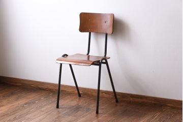 ヴィンテージ家具　イギリスビンテージ　レトロな雰囲気が漂うスクールチェア(鉄脚チェア、椅子)(1)