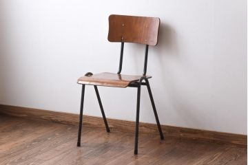 ヴィンテージ家具　イギリスビンテージ　レトロな雰囲気が漂うスクールチェア(鉄脚チェア、椅子)(2)