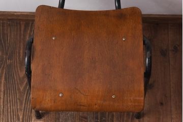 ヴィンテージ家具　イギリスビンテージ　レトロな雰囲気が漂うスクールチェア(鉄脚チェア、椅子)(2)
