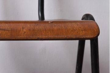 ヴィンテージ家具　イギリスビンテージ　レトロな雰囲気が漂うスクールチェア(鉄脚チェア、椅子)(2)