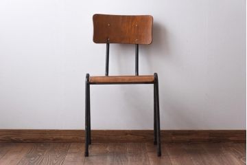 ヴィンテージ家具　イギリスビンテージ　レトロな雰囲気が漂うスクールチェア(鉄脚チェア、椅子)(2)